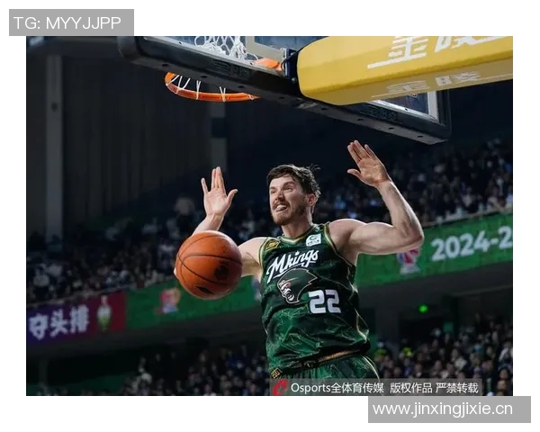 费尔斯半场表现出色8中5三分2中1贡献12分并送出3次助攻