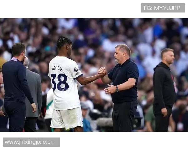 穆阿尼现身热刺训练场约翰逊乌多吉缺席引关注